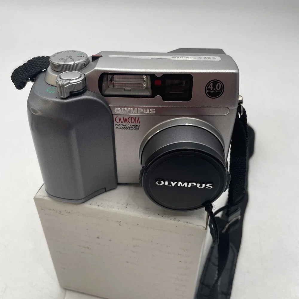 Olympus Camedia C-4000 Digital Camera 4.0MP 10X Zoom+Battery+Memory Card- Tested